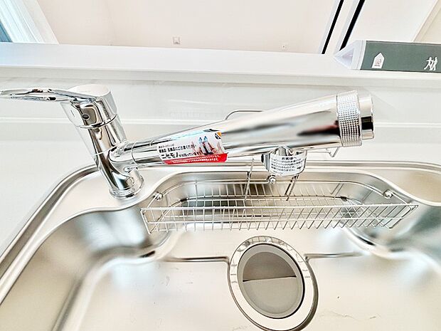 いつでも清潔なおいしいお水を。一つの水栓で水道水と浄水を使い分け。