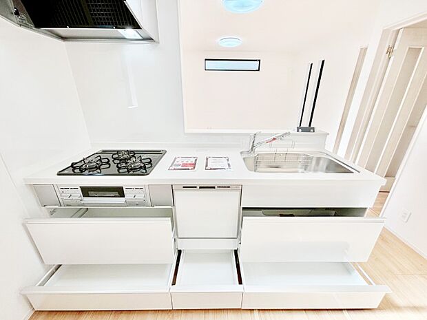 使いやすさを優先したスライド式収納タイプ！