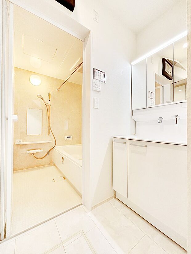 清潔感のある快適空間です。毎日の身支度も気持ち良くお使い頂けます！ 