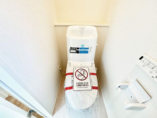明るく清潔感のあるトイレです。