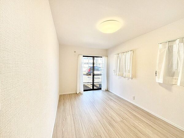 使いやすい形でベットや家具の置き方にも困ることもありません。