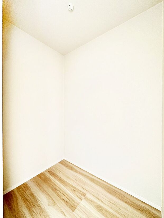 ウォークインクローゼットの活用で生活空間スッキリ