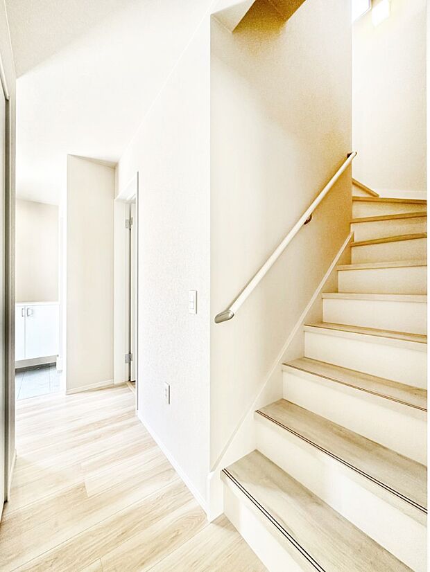 安全性を考慮し階段には手すりを設置しています