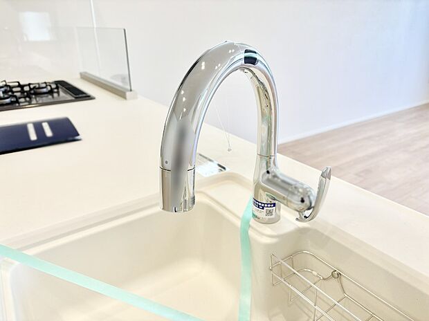 いつでも清潔なおいしいお水を。一つの水栓で水道水と浄水を使い分け。