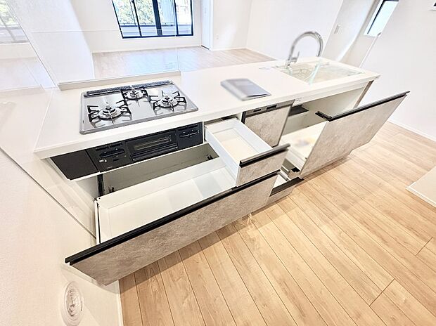 使いやすさを優先したスライド式収納タイプ!