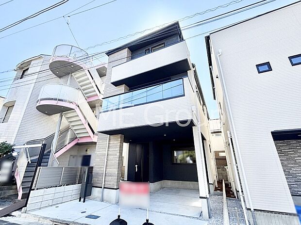 シンプルで落ち着きのある建物は住むかたの個性でオリジナルなものになっていきます。