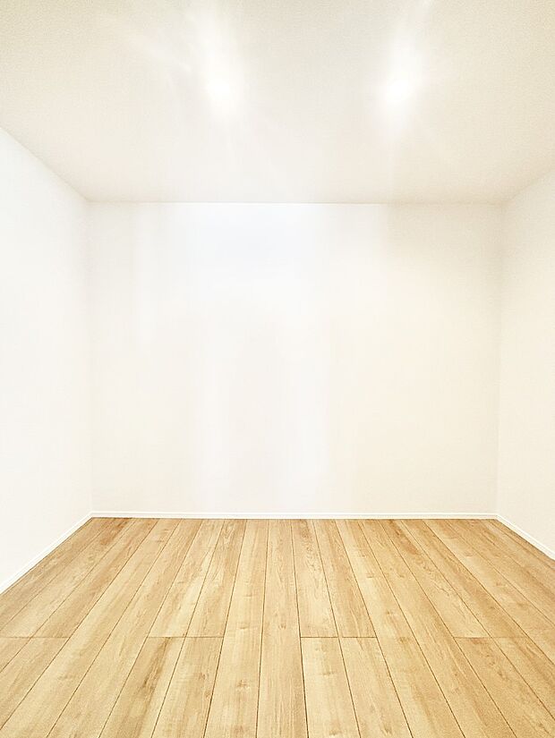 ウォークインクローゼット付きで生活空間を広く利用できます。