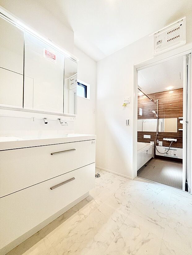 清潔感のある快適空間です。毎日の身支度も気持ち良くお使い頂けます。