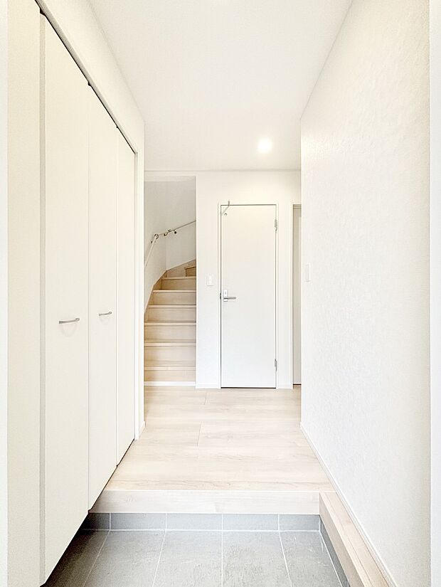 散らかりがちな玄関もスッキリの玄関収納付