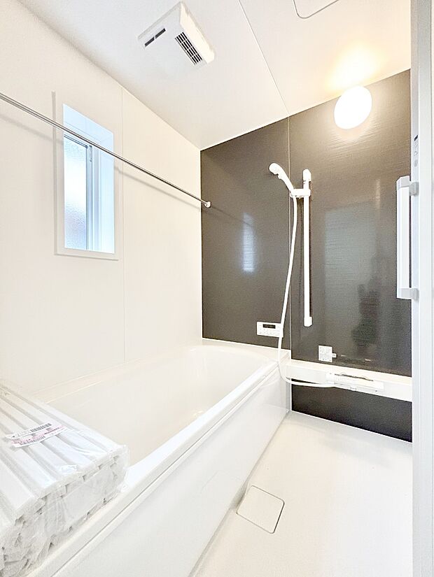 落ち着いた雰囲気でゆっくりお寛ぎいただけるバスルーム