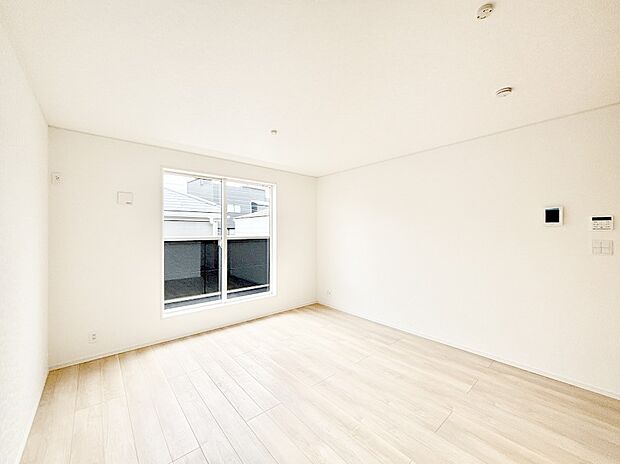 家族の笑顔が自然と生まれてくる、そんな雰囲気のダイニングに仕上がっています。