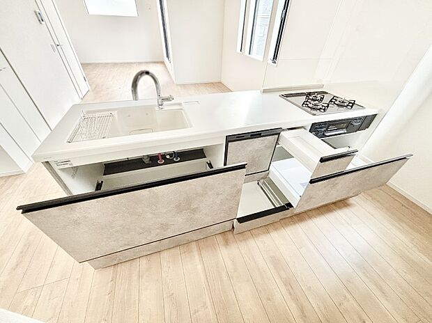 使いやすさを優先したスライド式収納タイプ!