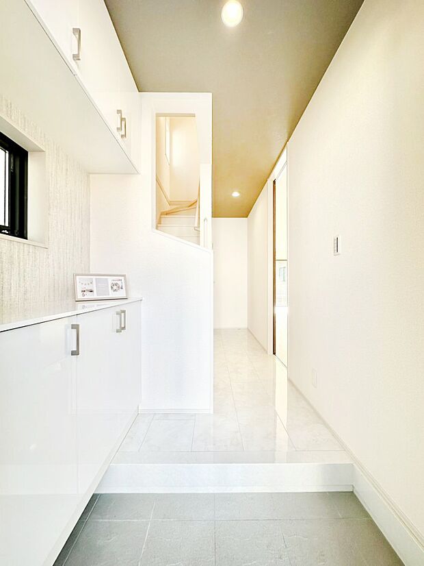 家族の帰宅やお客様をあたたかく迎える玄関