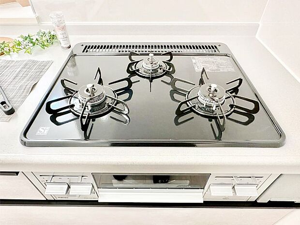 ガスコンロはSiセンサー搭載。火力調節や焦げ付き・消し忘れも防いでくれます。