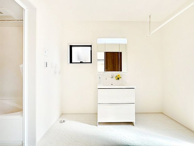 ゆとりのあるスペースで身支度や入浴後のスキンケアも心に余裕をもってできそうです