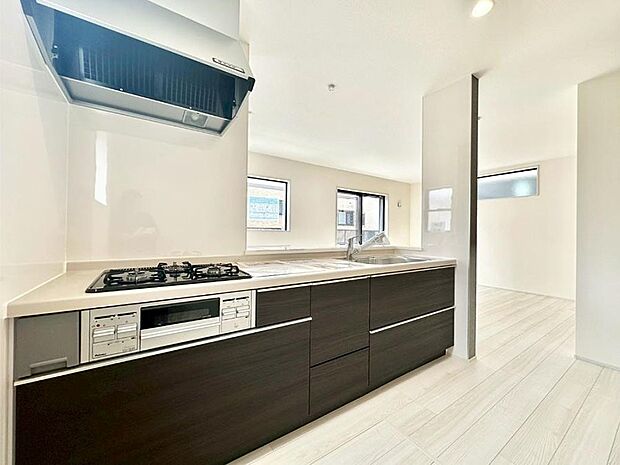 料理をしながらでもご家族との会話を楽しめる対面キッチン