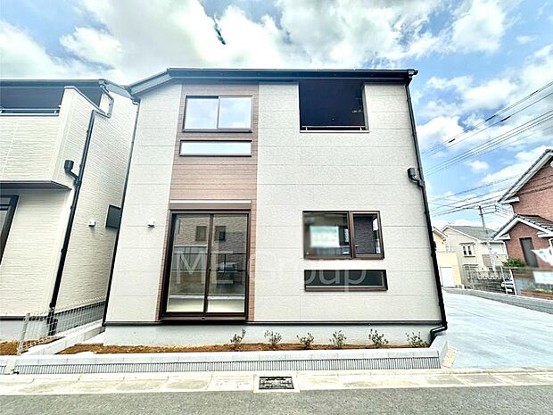 洗練された外観、上質な住空間が広がる室内は永く安心して過ごせる住居です。