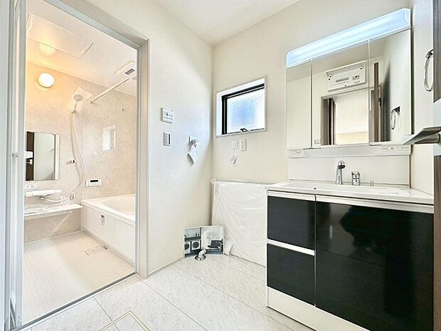 清潔感のある快適空間です。毎日の身支度も気持ち良くお使い頂けます。