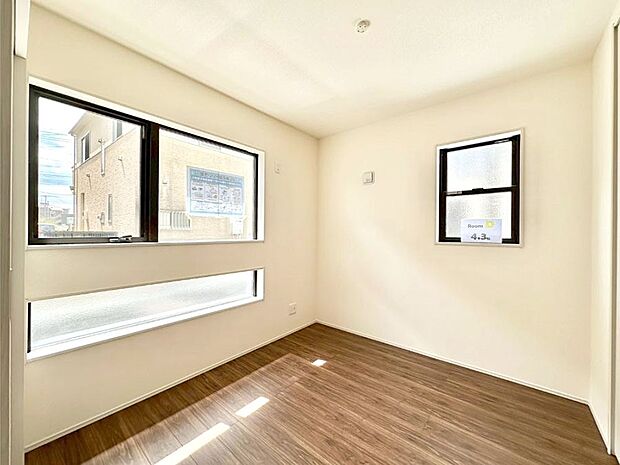 2面採光で気持ちよく自然光が取り入れられるのでお子様のお部屋にもピッタリ