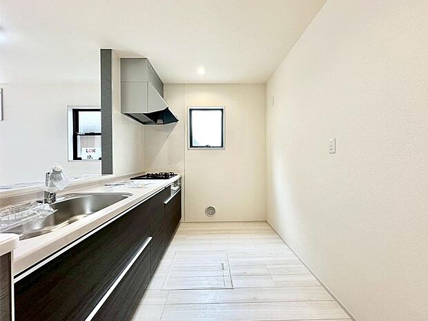 ゆとりあるキッチンではご家族と楽しくお料理ができます。