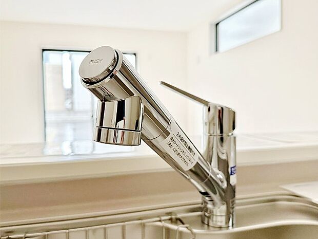 いつでも清潔なおいしいお水を。一つの水栓で水道水と浄水を使い分け。