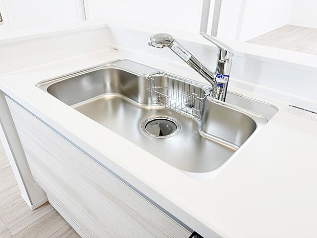 いつでも清潔なおいしいお水を。一つの水栓で水道水と浄水を使い分け。