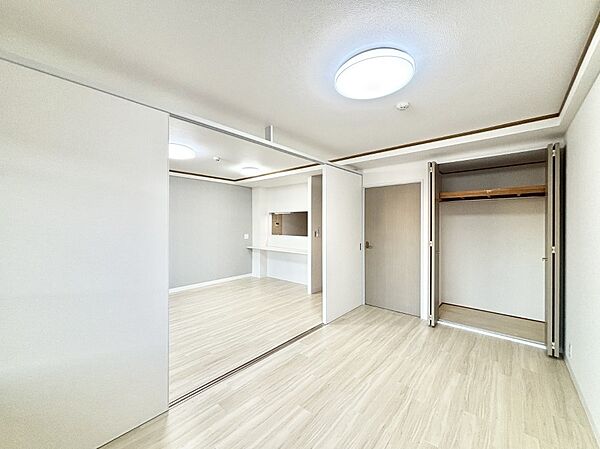 リビングとのつながりを感じながらも独立性のあるスペースに
