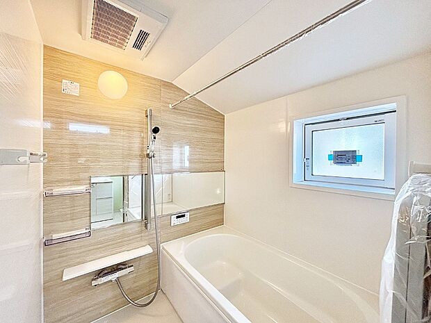 浴室乾燥機付きのバスルームでいつでも快適なバスタイムが楽しめます！