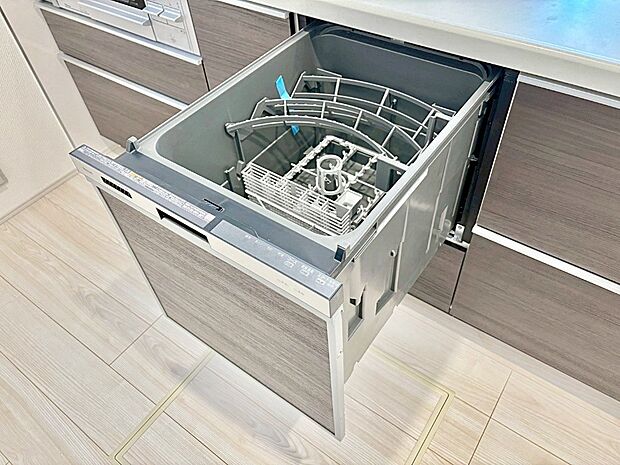 面倒なお片づけは食洗機にお任せ！家事の負担が減って、時間にも気持ちにもゆとりができます。