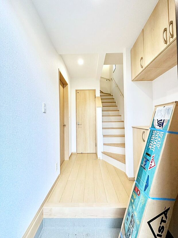 明るい玄関はお客様をお出迎えするのにぴったりです!