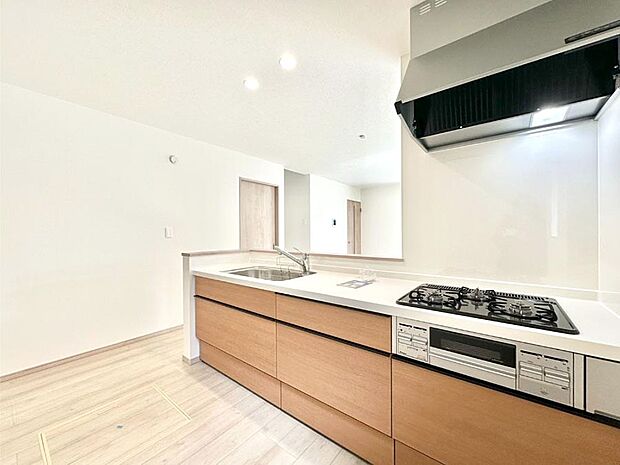 料理をしながらでもご家族との会話を楽しめる対面キッチン