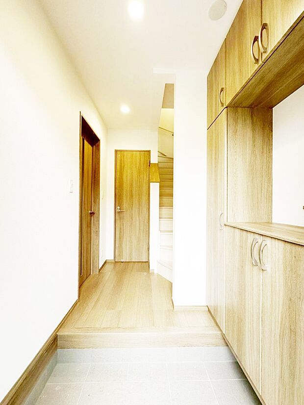 家族の帰宅やお客様をあたたかく迎える玄関