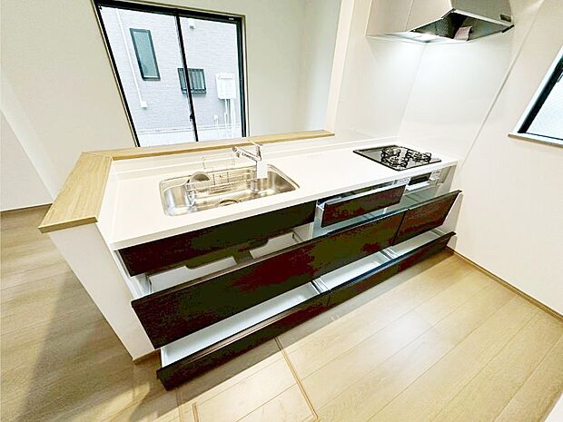 使いやすさを優先したスライド式収納タイプ！