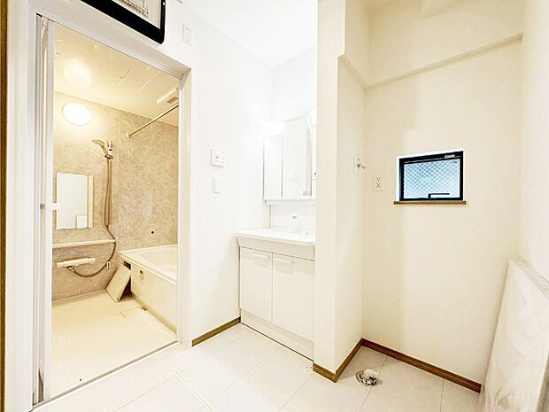 清潔感ある洗面化粧室で朝の身支度も快適