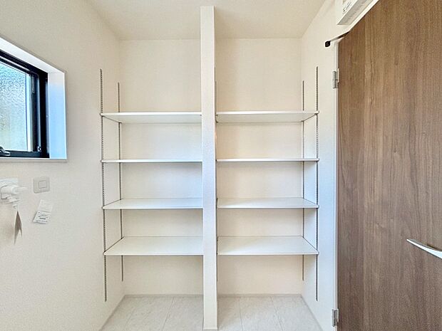 洗面所収納は洗剤のストックやタオルなどの収納に便利です。