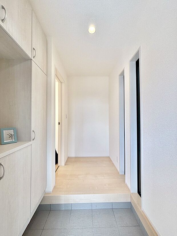 明るい玄関はお客様をお出迎えするのにぴったりです!