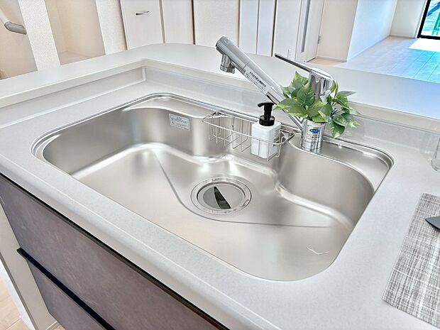 広々としたシンクでお料理やお皿洗いもラクラク快適に!