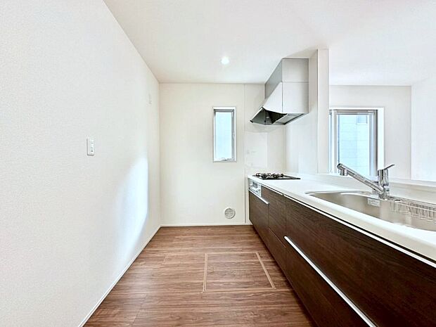 ゆとりあるキッチンスペースでお料理や食後の後片付けもスムーズに!