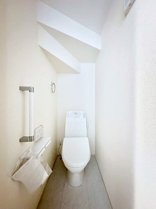 トイレは安心の2箇所！朝のバタバタも一安心です。 