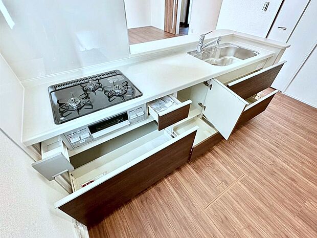 使いやすさを優先したスライド式収納タイプ!