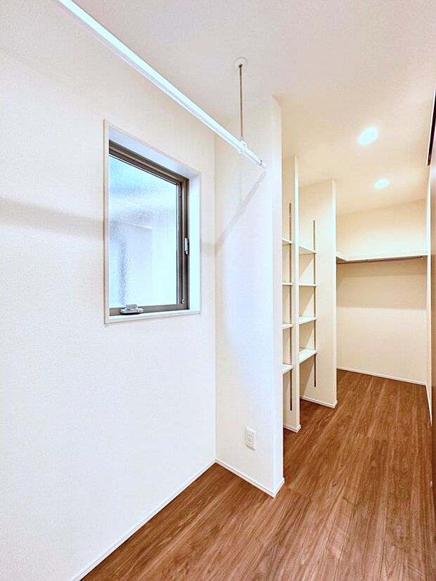 1階のウォークインクローゼットはファミリークローゼットとしても利用できます