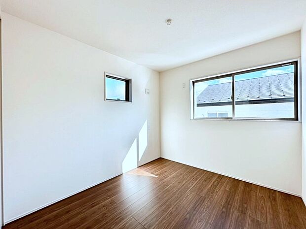 使いやすい形でベットや家具の置き方にも困ることもありません。