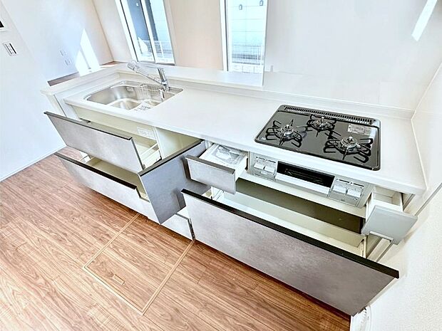 使いやすさを優先したスライド式収納タイプ！