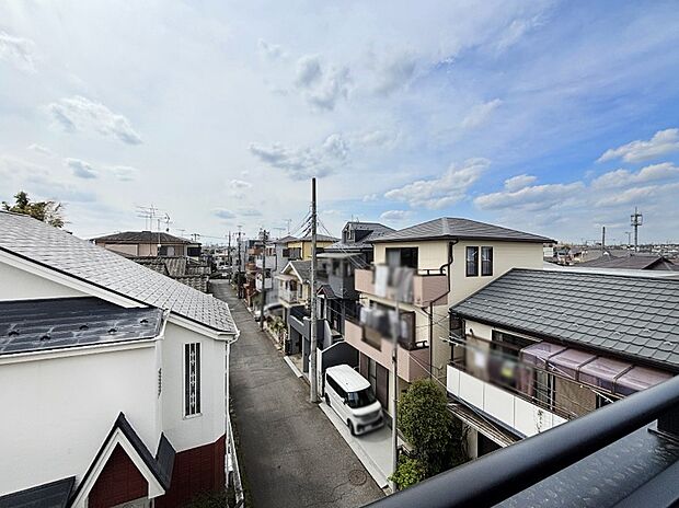 バルコニーからの眺望です。心地よい風が感じられそうですね!