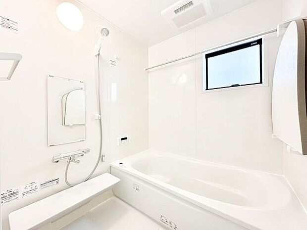 浴室乾燥機付きのバスルームでいつでも快適なバスタイムが楽しめます！