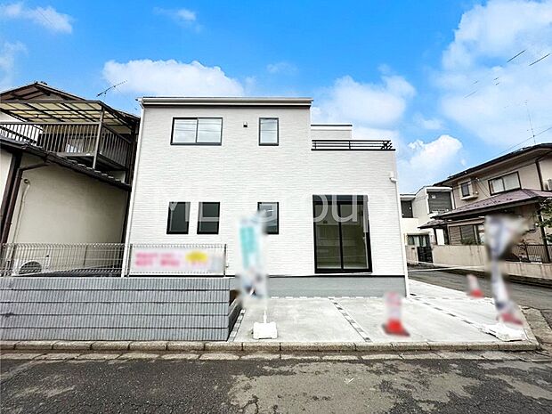 開放感溢れる広々リビングで家族団らんが楽しめるマイホーム！