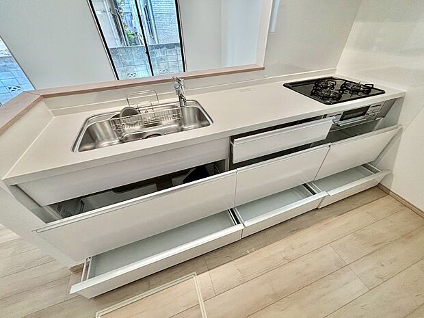 使いやすさを優先したスライド式収納タイプ!