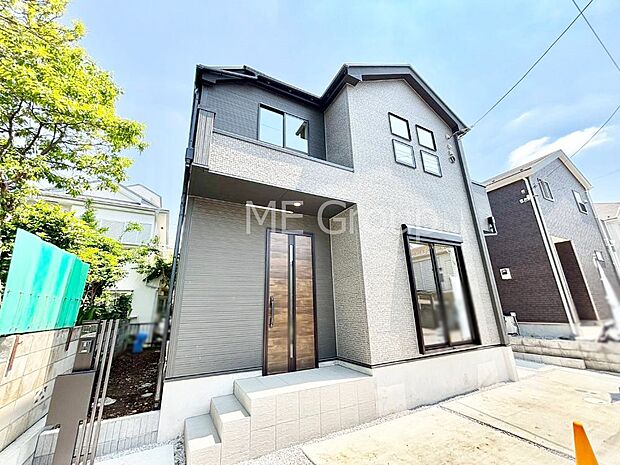 洗練された外観、上質な住空間が広がる室内は永く安心して過ごせる住居です。