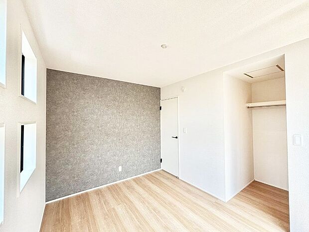 ウォークインクローゼットがあるお部屋!季節ごとの入れ替えも不要で便利です。