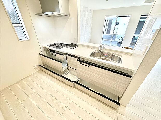 使いやすさを優先したスライド式収納タイプ!